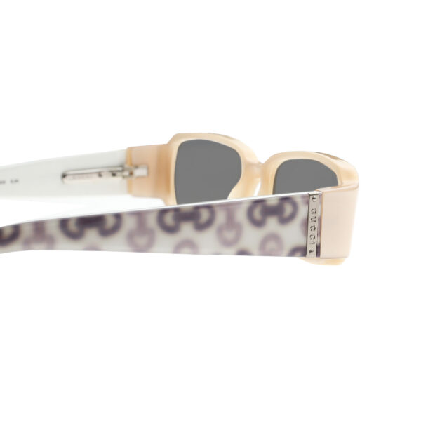 Gucci '00s Beige Monogram Horsebit Flat Sunglasses with Black Lenses - Image 3