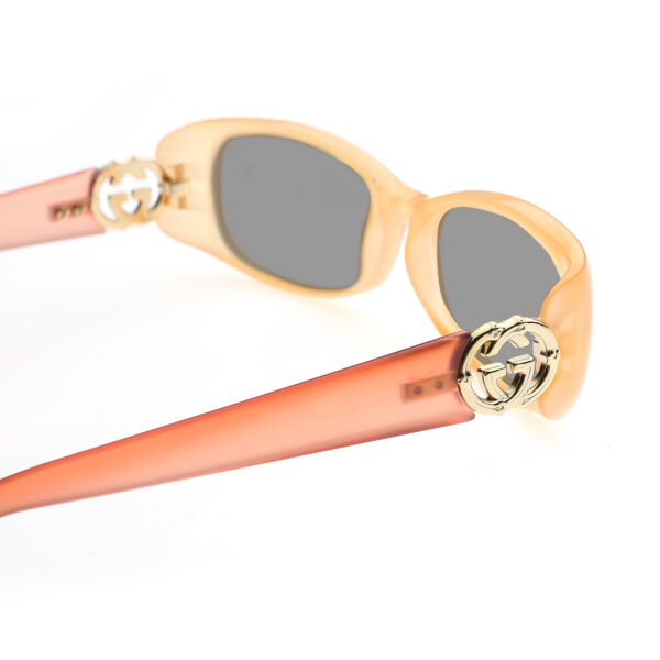 Gucci '00s Peach & Red Signature Rectangular Frame Sunglasses with Black Lenses - Image 3